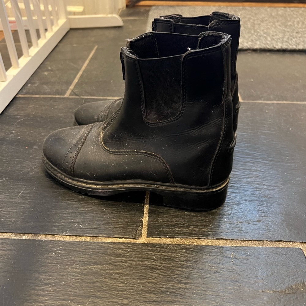 Kids size 2 Tuffrider paddock boots